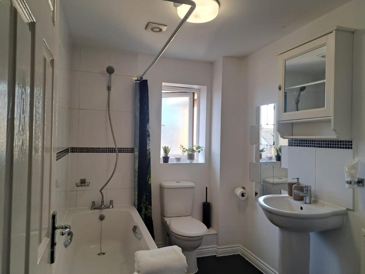 Luxury Rooms In Furnished Guests-Only House Free Wifi West Thurrock Grays 외부 사진
